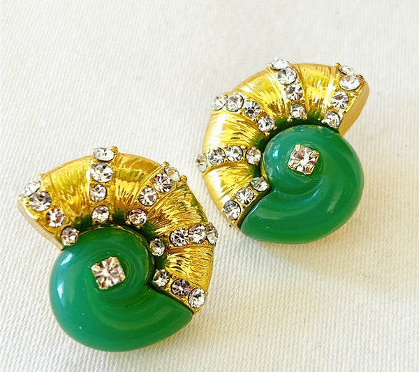 Beautiful jade jade style look pierced style shell earrings