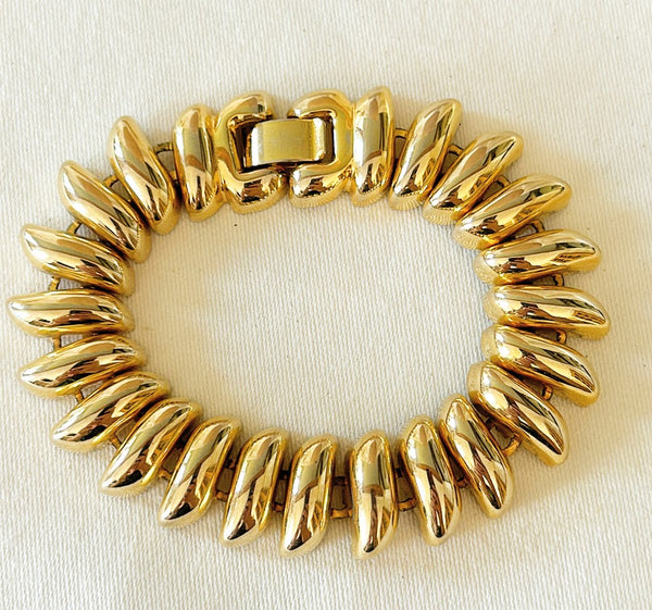 Classic 1980s designer style oval link style bracelet.