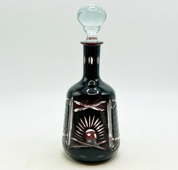 Vintage cut crystal decanter with top lid - starburst design details