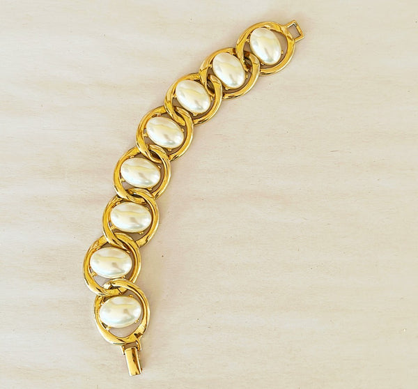 Classic vintage 90s faux pearl link bracelet set in a gold tone metal finish.