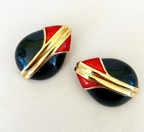 Large scale vintage 80s clip on statement earrings.