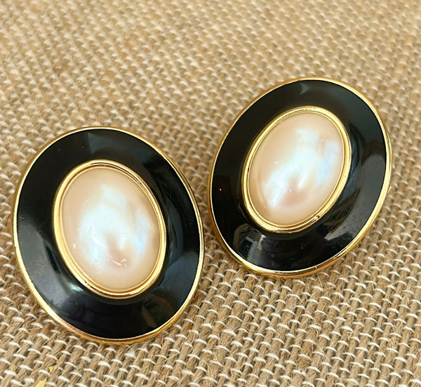 Classic oval black enamel & faux pearl clip in earrings from the 90s