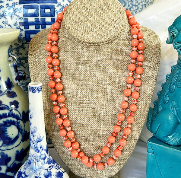 Beautiful vintage 1960s light, salmon, colored coral beaded style necklace