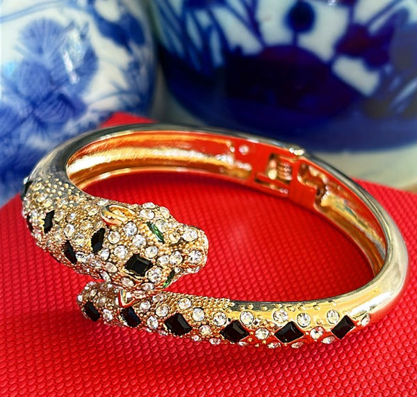 Amazing leopard hinged bracelet
