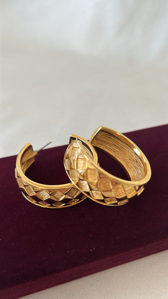 Extra large & thick gold metal designer style hoop pierced earrings.