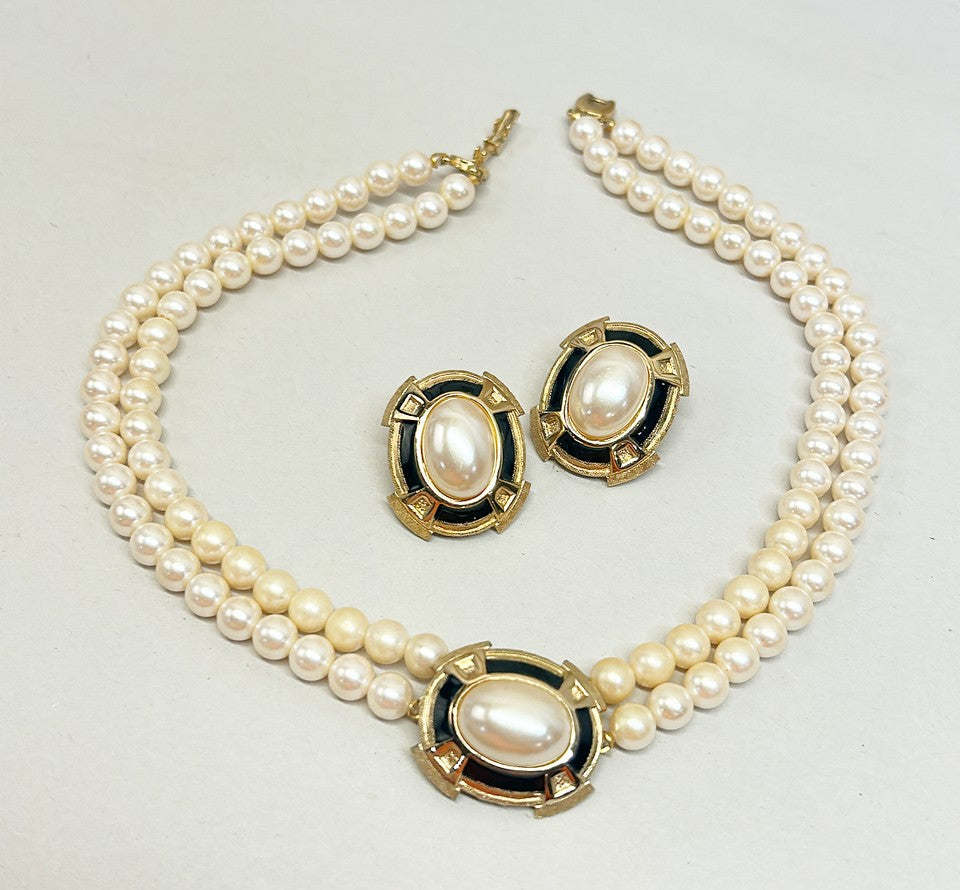 Richelieu vintage faux pearl choker & matching pierced earring set.