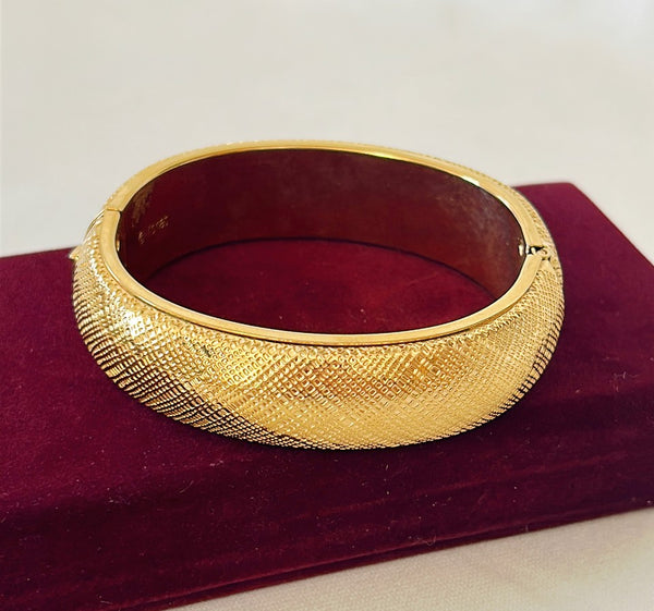 Big chunky 1980s designer style bangle bracelet with hinged side and working clasp