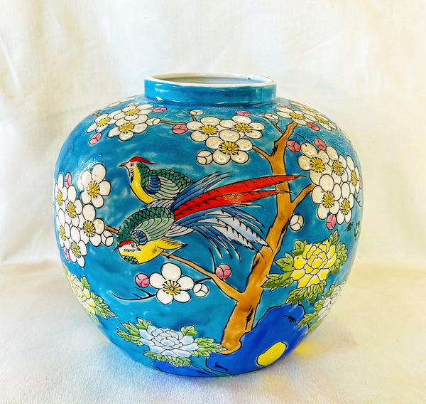 Beautiful 80s rare Chinese export vase with a chinoiserie style peacocks