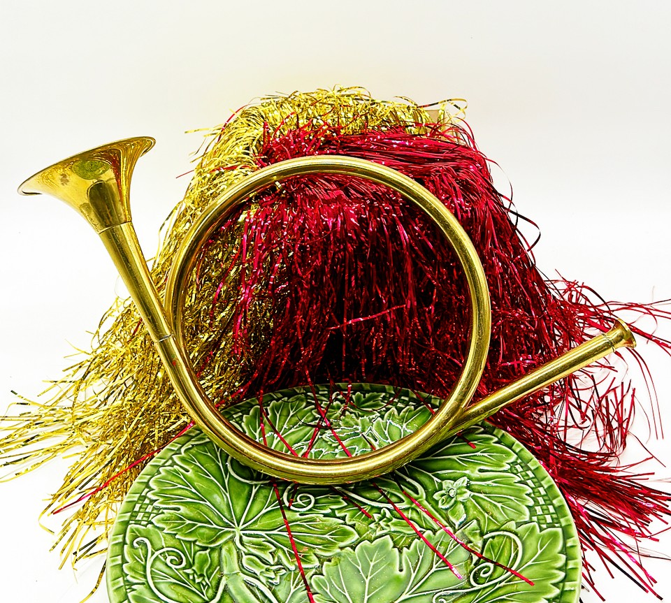 Large scale vintage 1980s solid brass French Christmas horn.