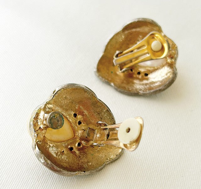 Stunning vintage black enamel style clip earrings.