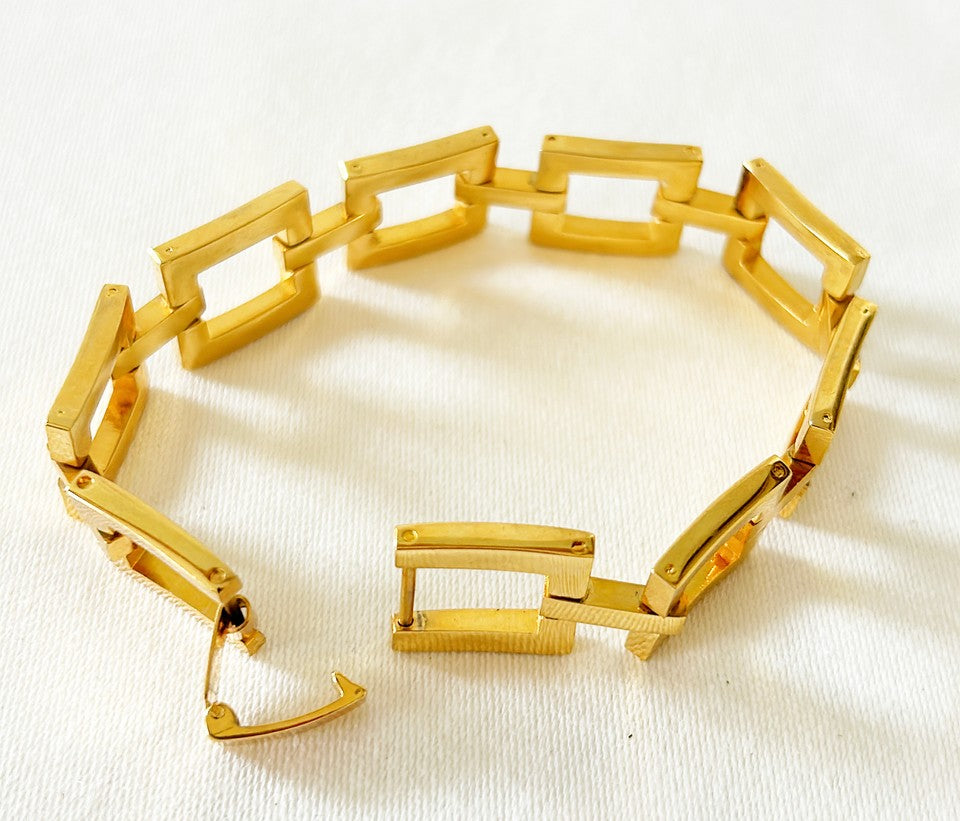 Vintage 80s gold metal tone square link bracelet with clasp