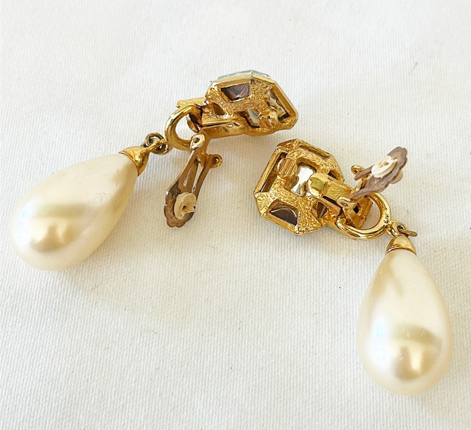 Statement big chunky earrings! Vintage from the early 90s.