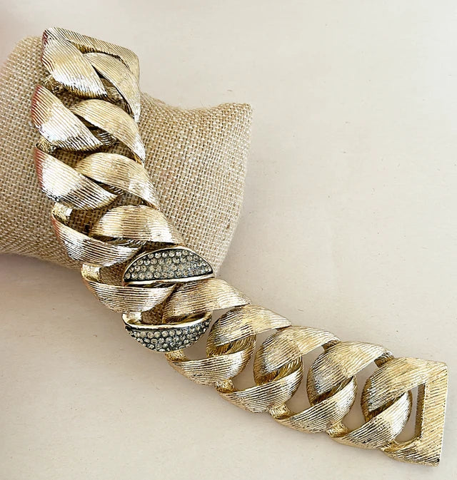 Runway style chunky link style bracelet with magnetic clasp.