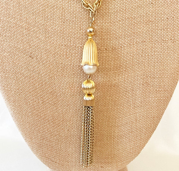 1970s vintage gold tone chain designer style necklace with pearl accents