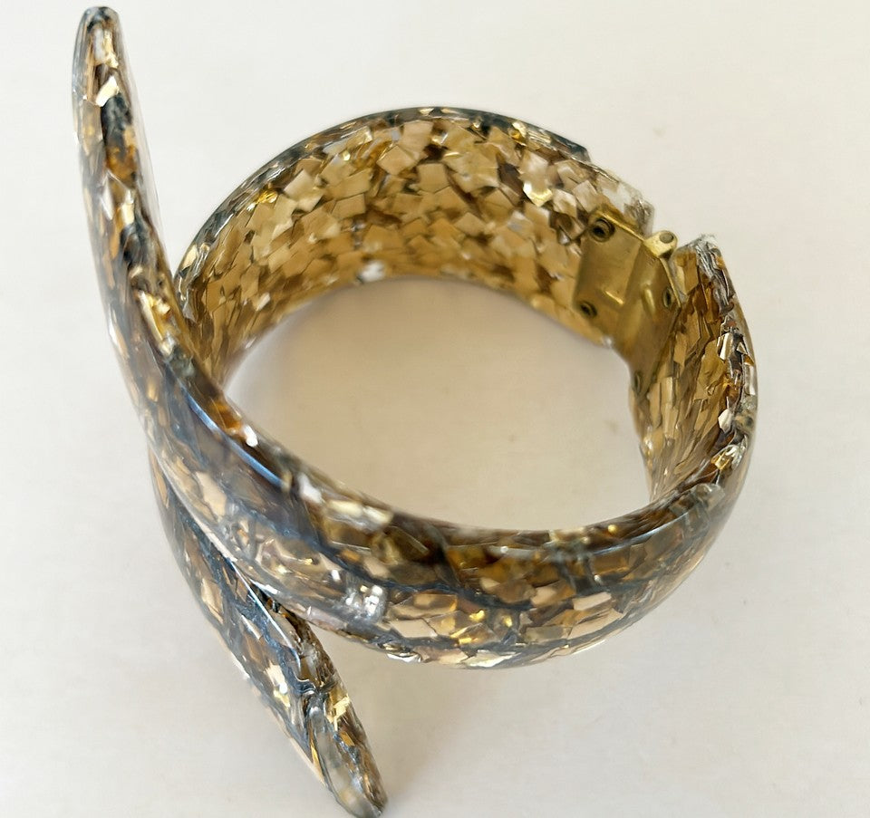 Stunning 1950s rate lucite cuff style hinged designer bracelet.