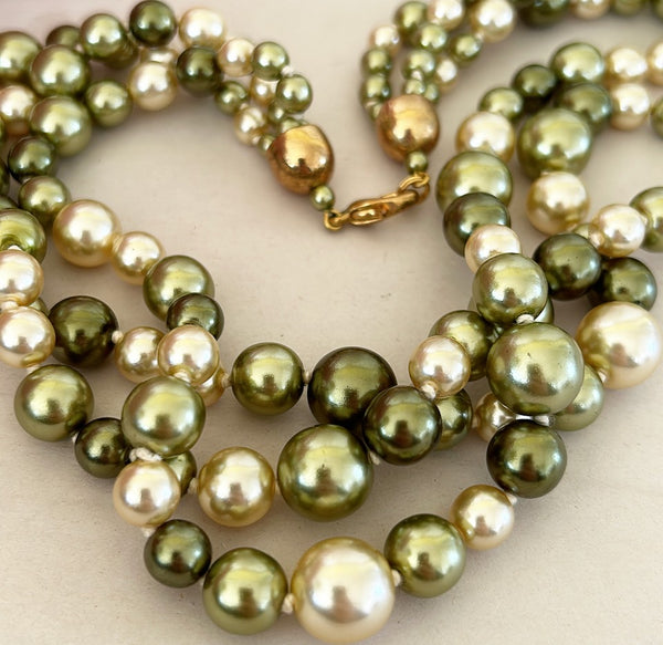 1950s vintage faux pearl cluster necklace.