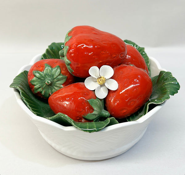 Majolica style vintage star berry bowl made in Italy.