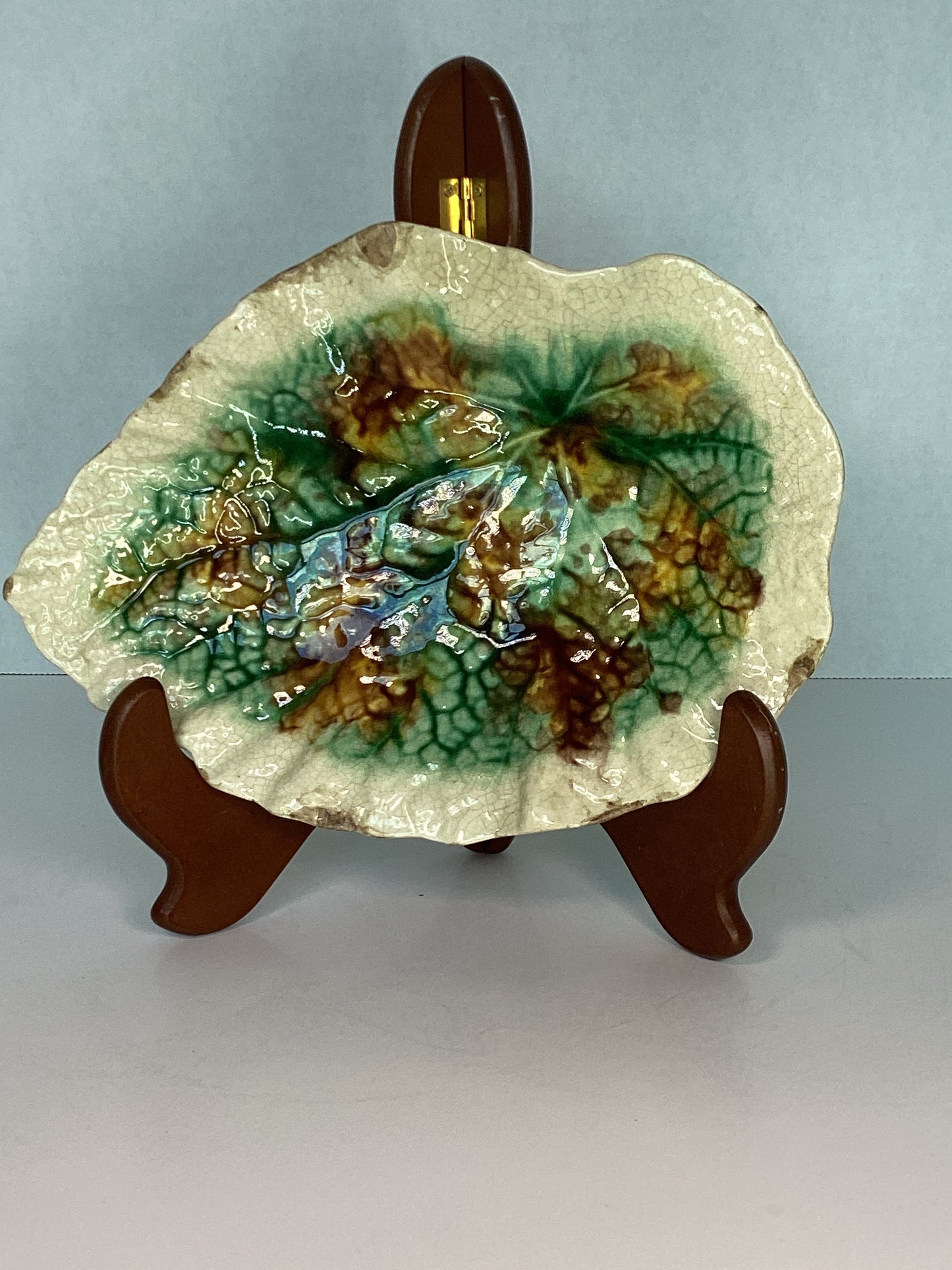 Majolica Begonia Leaf Dish