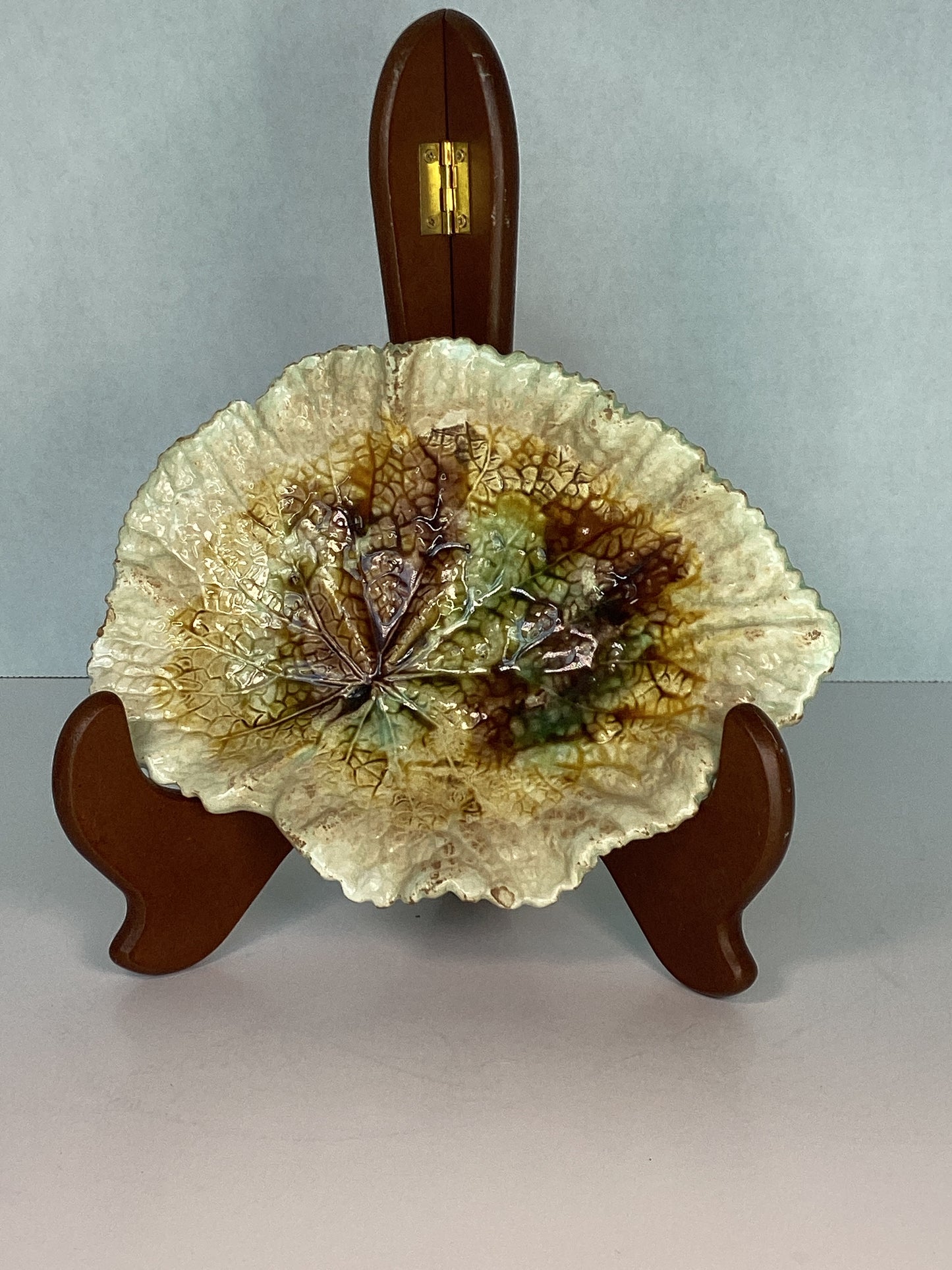 Majolica Begonia Leaf Dish - Smaller