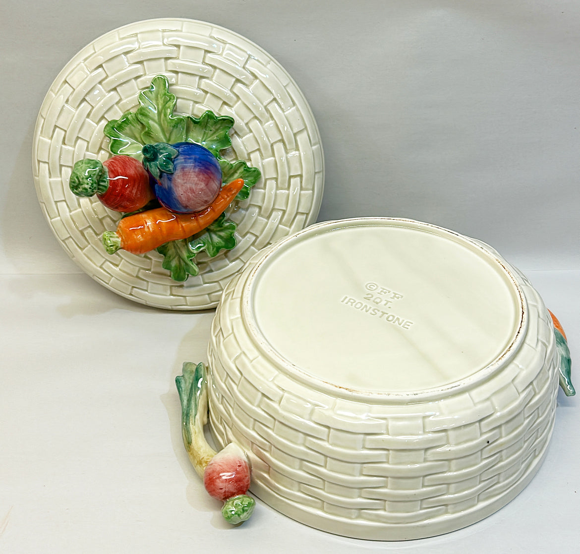 Vintage 1980s signed Fitz & Floyd round tureen with vegetable top lid and side handles