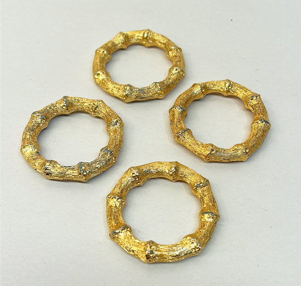 1960s Hollywood regency style faux bamboo gold gilded metal round napkin rings.