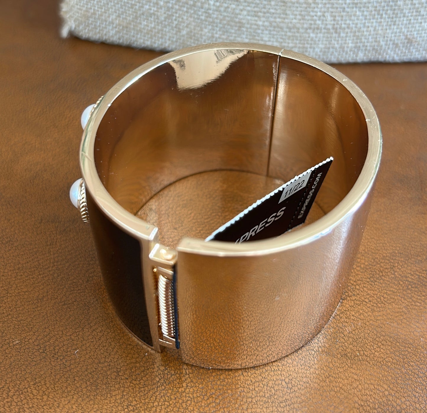 Vintage never used 1990s Express thick statement hinged clamper style bracelet.