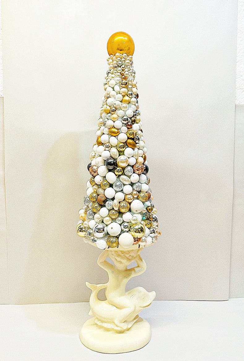 Vintage style Christmas tree topiary.