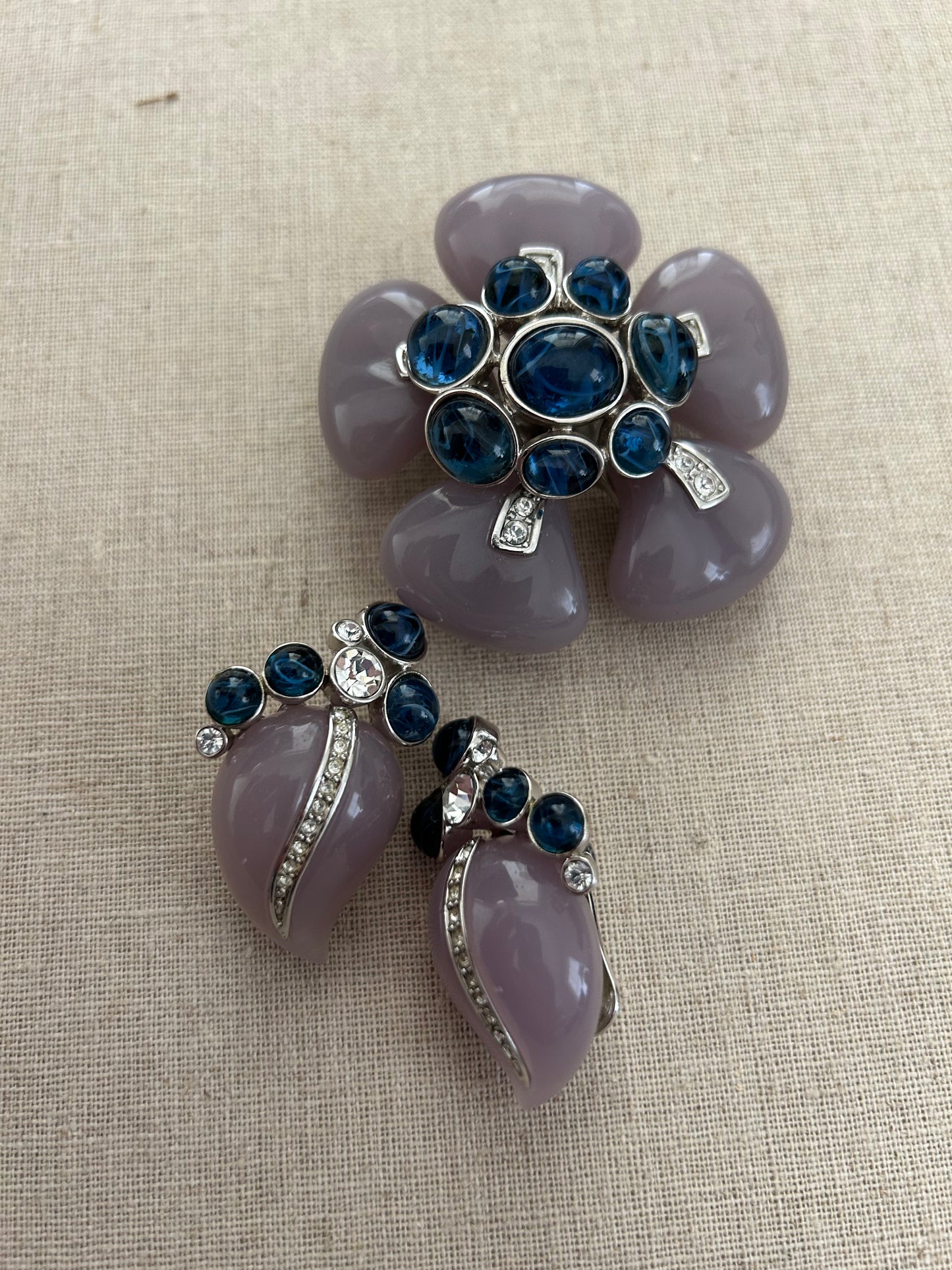 Sneak Peek - CW- Brooch Set