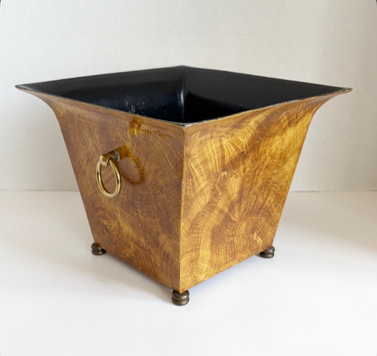 Vintage Square toll hand-painted cashpot