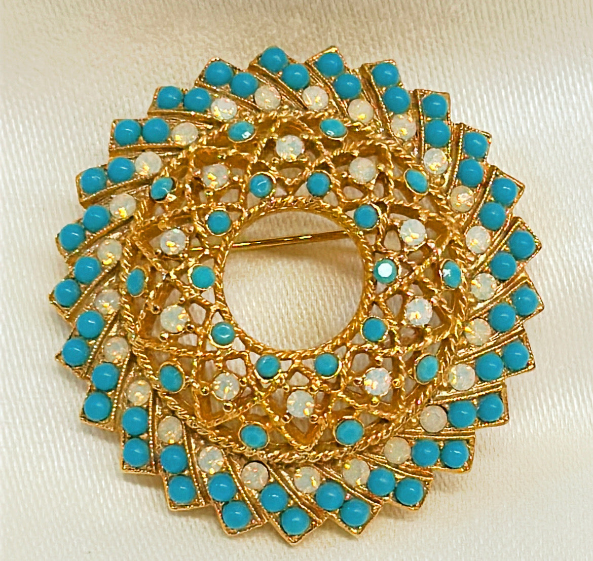 Vintage 1960s signed Sarah Coventry brooch