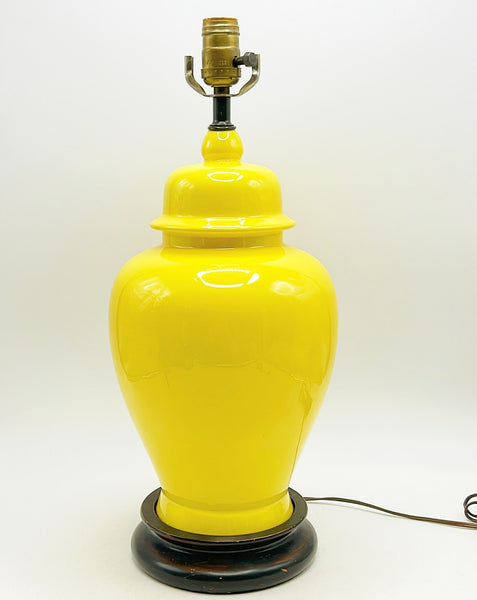 Classic vintage 1960s yellow ginger jar style table lamp.