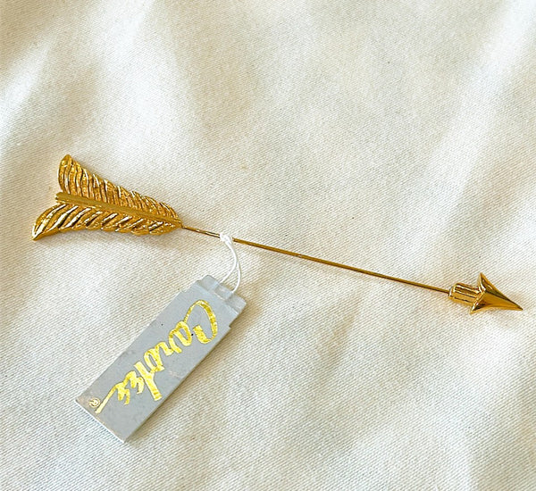 Vintage CAROLEE gold tone metal arrow lapel style fashion pin.