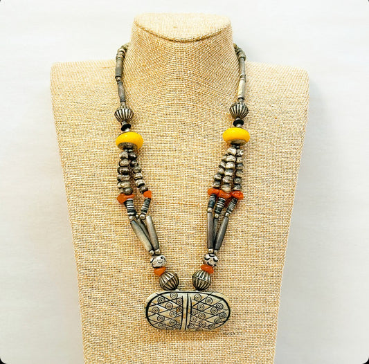 Vintage 80s multi beaded / stone style necklace.