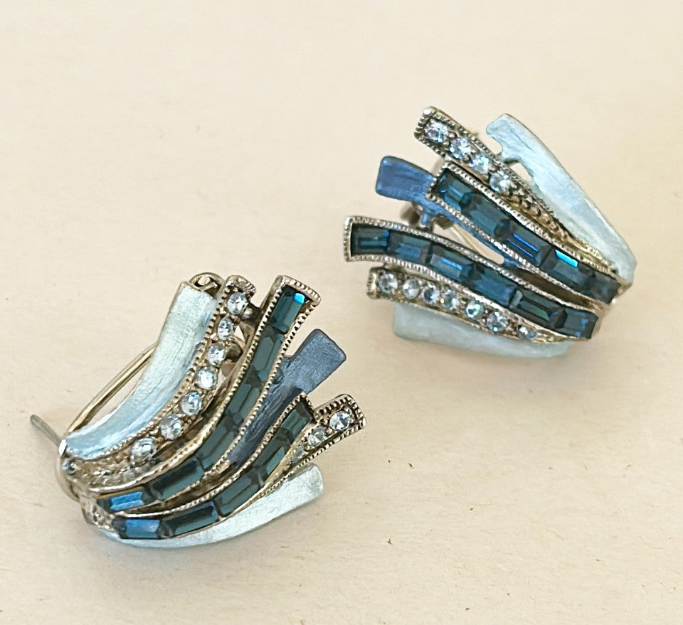 Vintage art deco style design earrings.