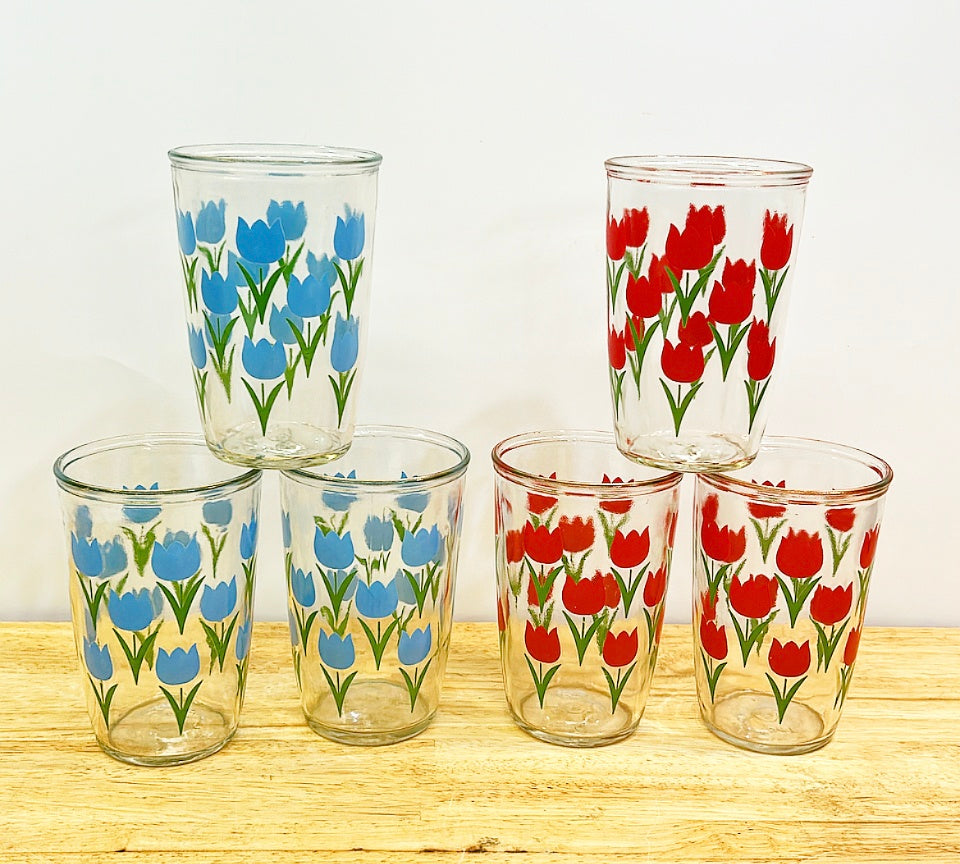 Fun set of 6 vintage juice glasses with tulip pattern