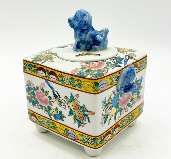 Decorative famille rose style pattern foo dog lidded box