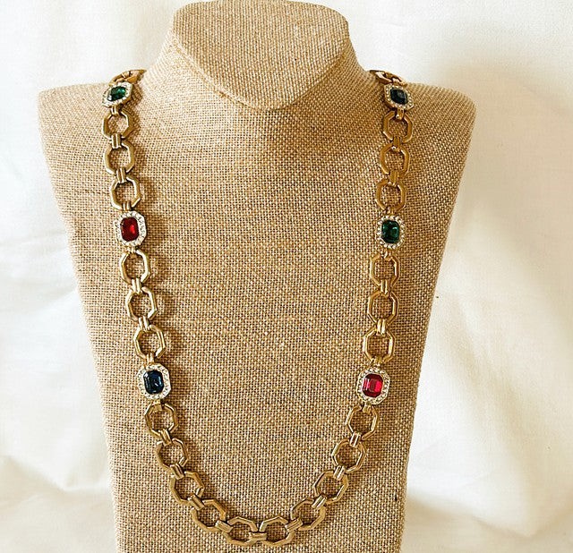 Luxurious style vintage 90s statement necklace