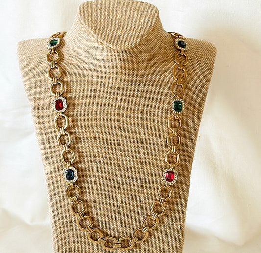Luxurious style vintage 90s statement necklace