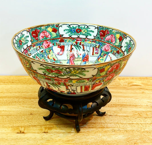 Fabulous vintage 1980s rosé medallion larger scale decorative bowl