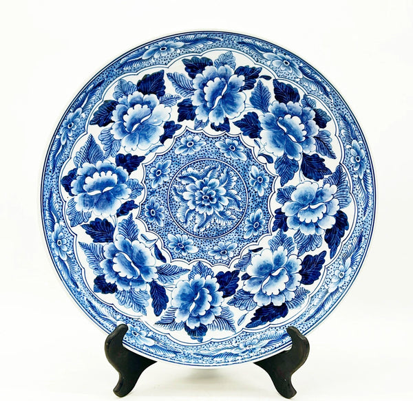 Large scale blue &amp; white decorative round platter.