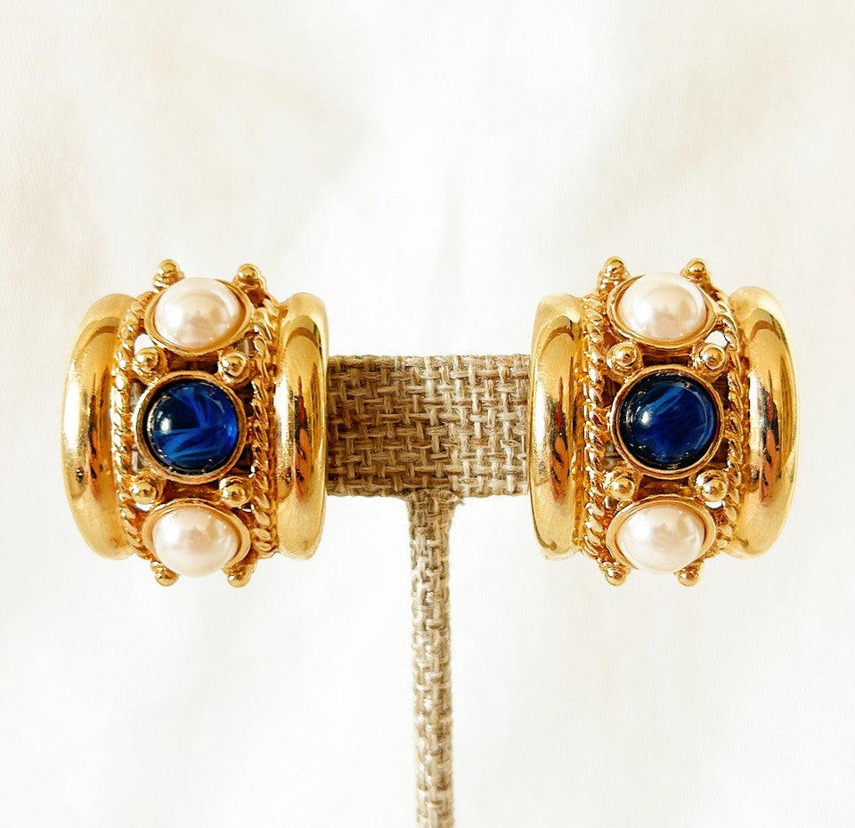 Classic vintage signed Joan Rivers clip in earrings.