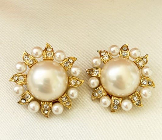 Vintage 1980s larger size clip pearl sunburst style earrings with rhinestone accents.