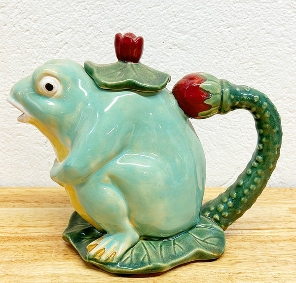 Vintage Henriksen majolica frog teapot with lid.