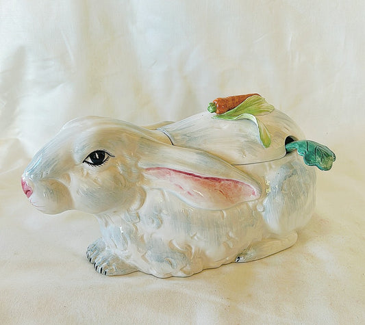 Classic vintage bunny tureen.