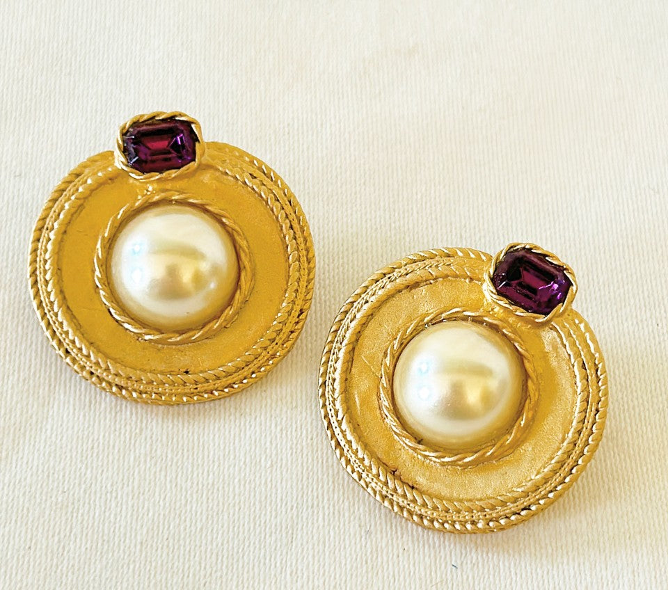 Classic 80s large coin style statement clip on earring with faux center pearl & faux amethyst stone accent
