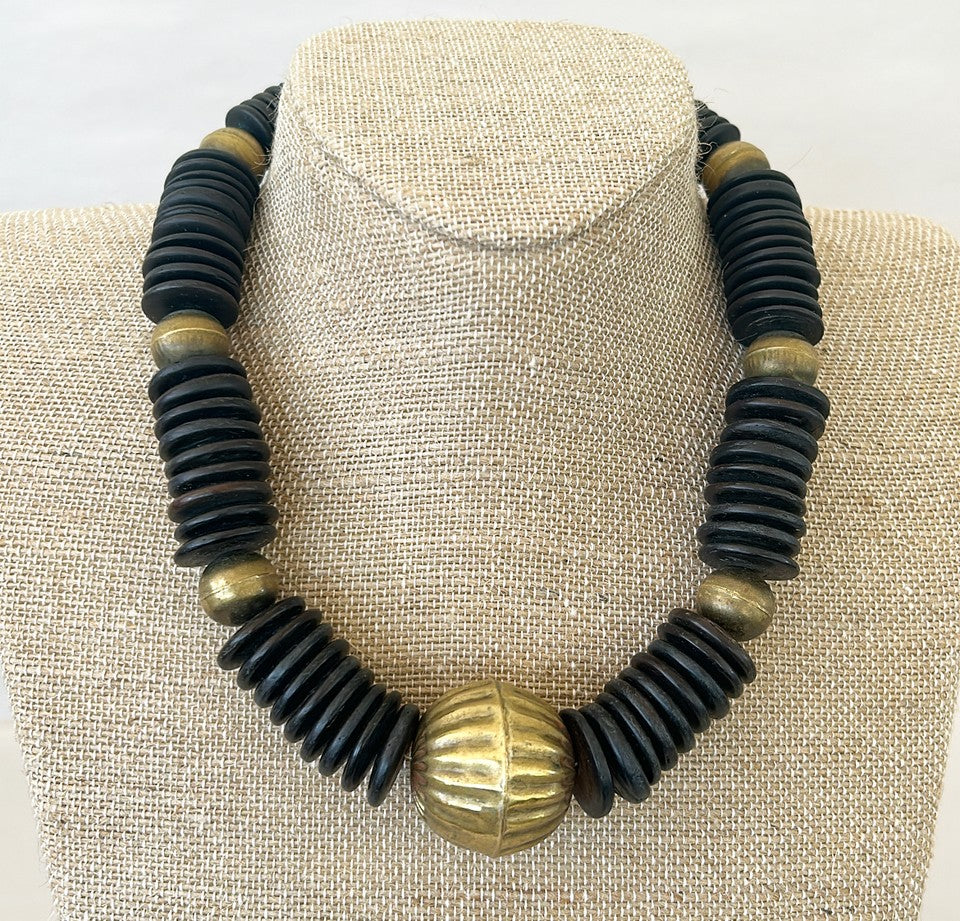 Signed vintage designer style 80s necklace.