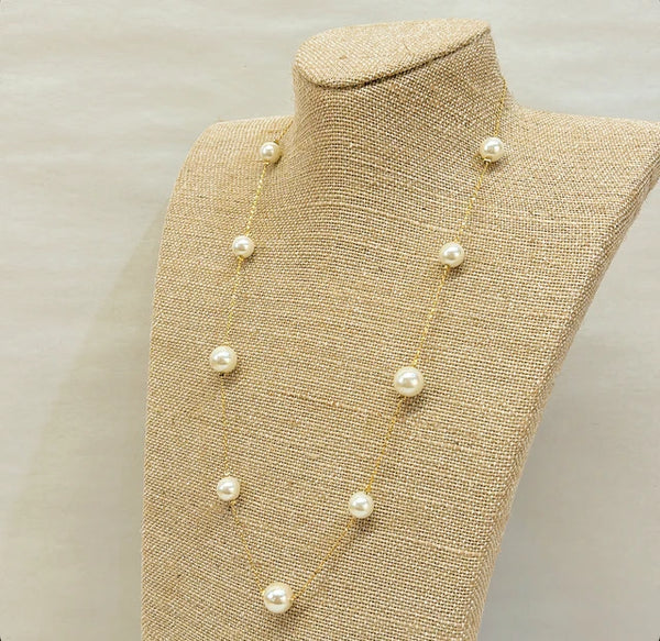 Vintage preppy style faux pearl necklace on a gold metal chain.