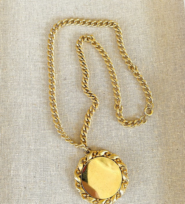 Fabulous 60s large scale coin pendant gold metal necklace.