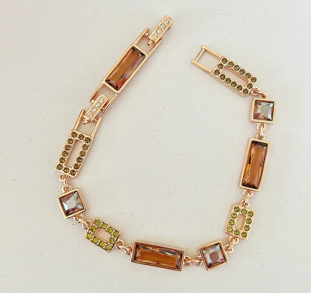 Vintage signed SWAROVSKI designer link style bracelet.