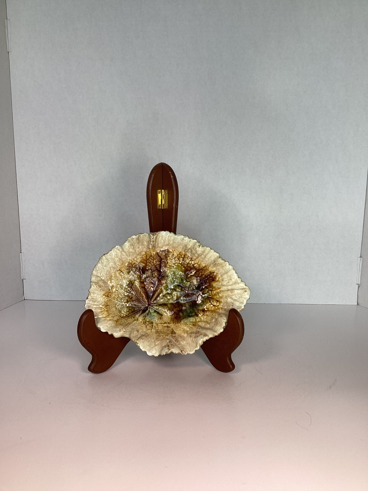 Majolica Begonia Leaf Dish - Smaller